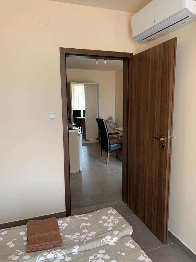 שיופוק Balaton Apartmanhaz מראה חיצוני תמונה