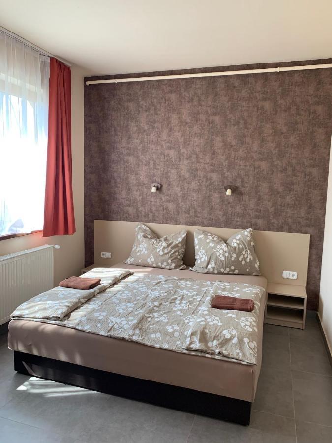 שיופוק Balaton Apartmanhaz מראה חיצוני תמונה