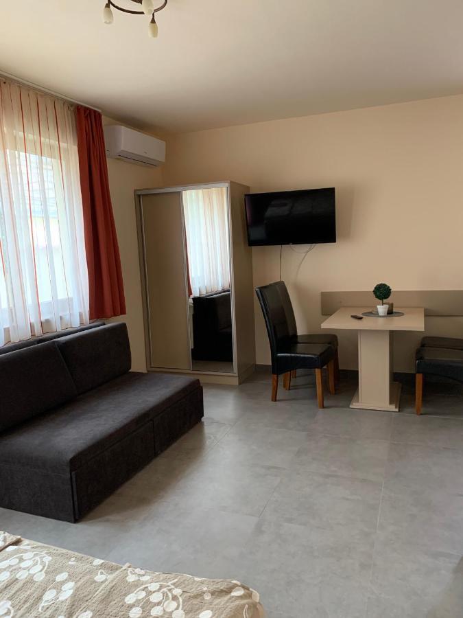 שיופוק Balaton Apartmanhaz מראה חיצוני תמונה