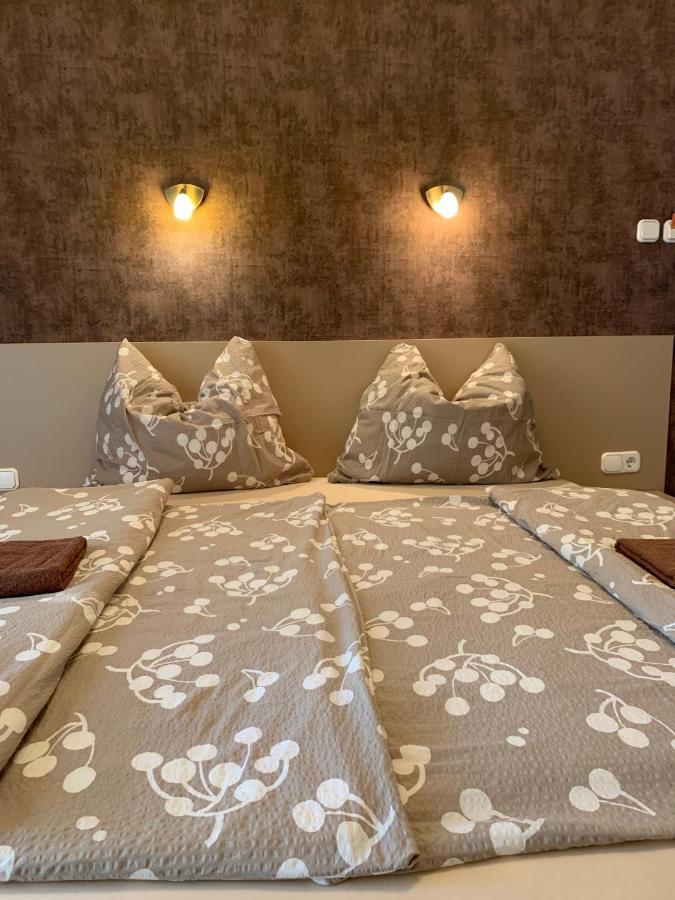 שיופוק Balaton Apartmanhaz מראה חיצוני תמונה